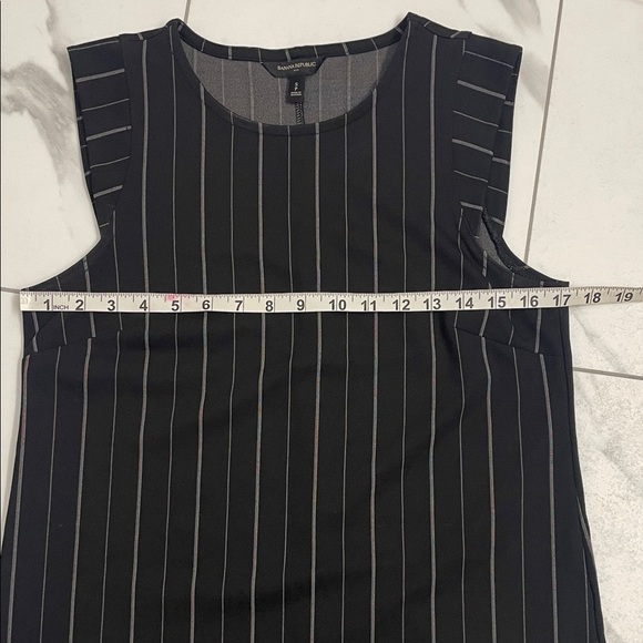 Banana Republic Black Pinstripe Tank Top Round Neck Cap Sleeve Sz S - Picture 7 of 8